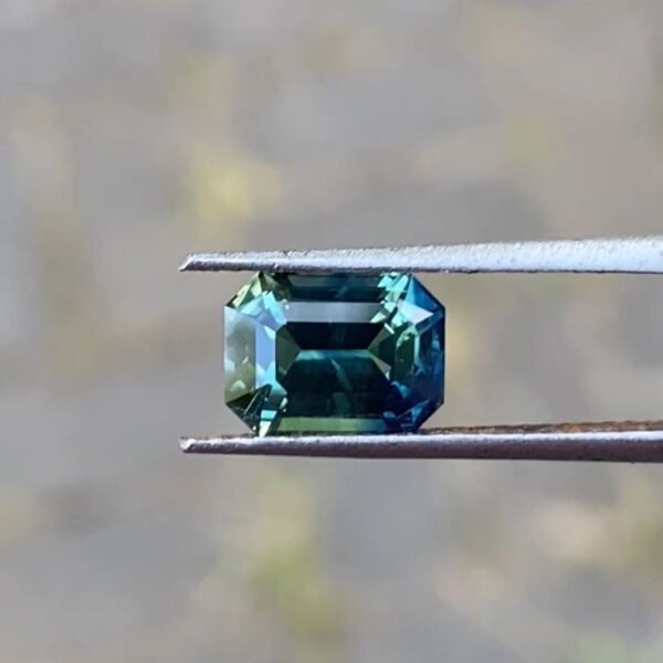 Teal Sapphire ( Natural )